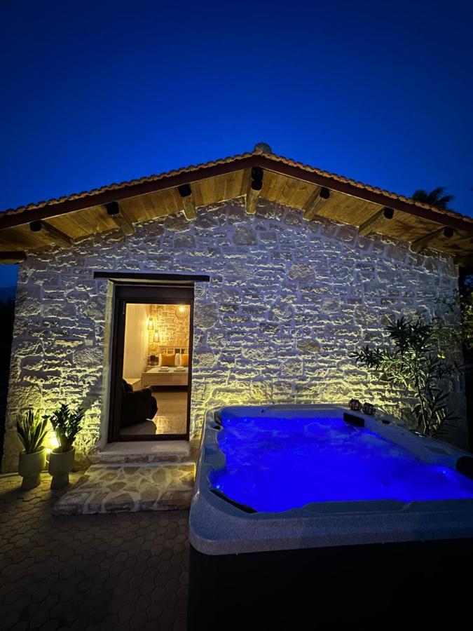 Villa Aspasia With Private Jacuzzi - Oasis Resort Kokkinos Pirgos Exterior photo