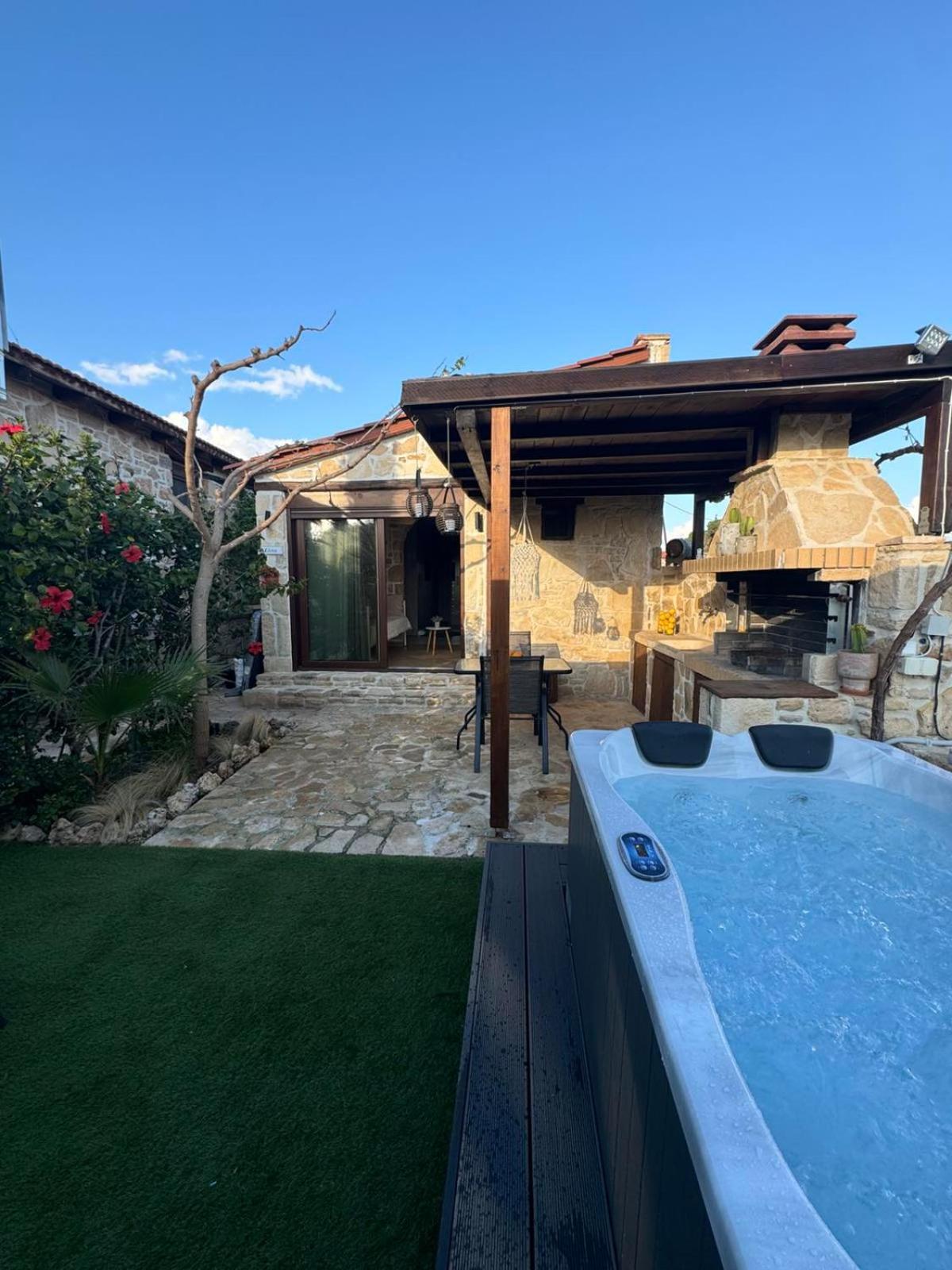 Villa Aspasia With Private Jacuzzi - Oasis Resort Kokkinos Pirgos Exterior photo
